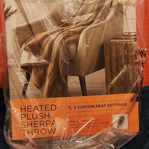 Cuddl Duds Heated Plush to Sherpa Throw Blanket – Tan | NWT in Box - Picture 5 of 9